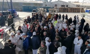 Assemblea de treballadors de l'escorxador avícola de Sada a Lleida, que aquest any ha tancat. UGT.