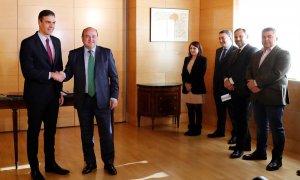El presidente del Gobierno en funciones, Pedro Sánchez, y el presidente del PNV, Andoni Ortuzar, este lunes.