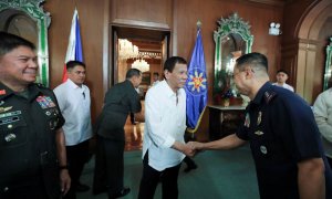 El presidente de Filipinas, Rodrigo Duterte, durante una reunión de seguridad en la sede del Gobierno. (EFE)