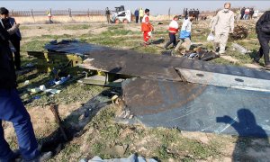 Restos del avión estrellado en Irán. REUTERS