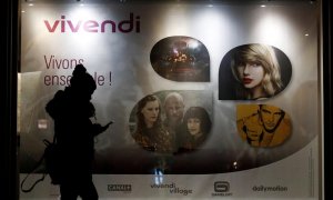 Un cartel de Vivendi en la entrada de la sede del conglomerado de entretenimiento y telecomunicaciones en París. REUTERS / Gonzalo Fuentes
