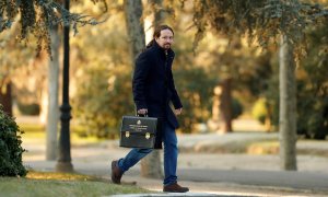 14/01/2020.- El vicepresidente español de Derechos Sociales y Agenda 2023, Pablo Iglesias, llega al Palacio de la Moncloa para asistir al primer Consejo de Ministros del Gobierno de coalición presidido por Pedro Sánchez, este martes en Madrid. EFE/ Emilio