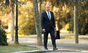 14/01/2020.- El ministro de Justicia, Juan Carlos Campo Moreno a su llegada a la Moncloa antes del primer Consejo de Ministros del Gobierno de coalición presidido por Pedro Sánchez, este martes 14 de enero en Madrid. EFE/Emilio Naranjo