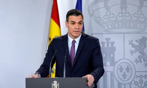 Pedro Sánchez comparece ante los medios en el palacio de la Moncloa. (JON NAZCA | EFE)