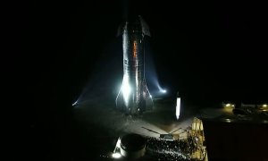 Musk muestra la nave con la que llevará al humano a Marte