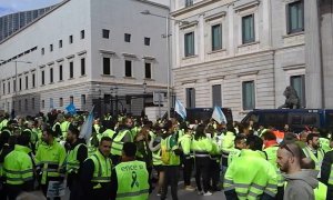 Trabajadores de Ence se concentran frente al Congreso