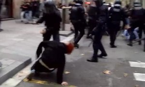 Tensión durante un desalojo en Barcelona