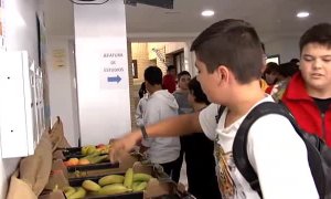 Un instituto de Logroño sustituye las máquinas de bollería por fruta