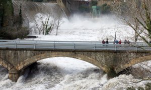 23/01/2020 - El río Ter, a su paso por la presa del Pasteral en el municipio de La Cellera de Ter (Girona) tras la borrasca Gloria. / EFE -  DAVID BORRAT