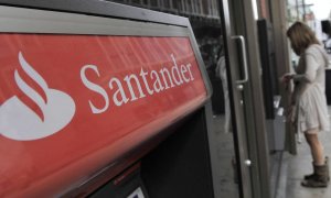 Cajero automático del Banco Santander. / EFE