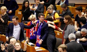 Miembros del Parlamento europeo reaccionan tras la votación del brexit.. (FRANÇOIS LENOIR | REUTERS)