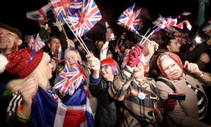 Ciudadanos británicos celebran el Brexit.-  EFE