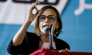 La política árabe israelí Heba Yazbak, durante un acto de campaña en agosto de 2019./ AHMAD GHARABLI (AFP)