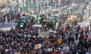 Tractores bloquean las calles de València. / EP