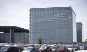 Vista exterior del edificio de la sede de Telefónica, situado en la Ronda de la Comunicación de Madrid. E.P./Eduardo Parra