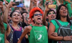 Mujeres en Argentina por la ley del aborto. REUTERS