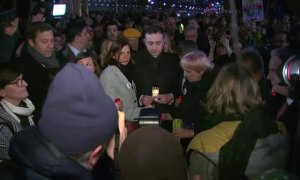 Cientos de personas recuerdan con vigilias en Alemania a las víctimas al atentado ultraderechista