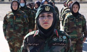 17/02/2020.- Mujeres del ejército afgano participan durante un entrenamiento militar, este lunes en Guzara, Afganistán. Los talibanes anunciaron este lunes la finalización del acuerdo con Estados Unidos tras más de un año de negociaciones, lo que permitir