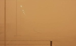 El viento y la calima obligan a cerrar el aeropuerto de Gran Canaria durante varias horas