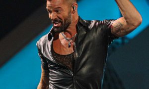 Ricky Martin apoya las protestas en Chile, arde Viña del Mar