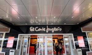 Entrada del edificio de El Corte Inglés de Nuevos Ministerios, en Madrid. E.P./Eduardo Parra