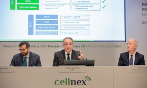 (I-D) El director de Finanzas de Cellnex, José Manuel Aisa, el consejero delegado, Tobías Martínez, y el director de Asuntos Públicos y Corporativos, Toni Brunet, en la presentación de resultados de 2019, en Barcelona. E.P./David Zorrakino