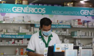 28/02/2020 .-  Un farmacéutico con mascarilla en México. / EFE
