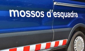 Foto de archivo de un vehículo policial de los mossos. / EP