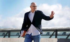 El político de ERC Raül Romeva abandona la prisión de Lledoners para trabajar en una asociación privada./ Susanna Sáez (EFE)