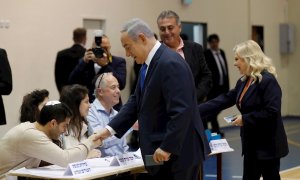 Benjamin Netanyahu votando este lunes | EFE