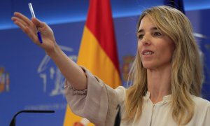 La portavoz parlamentaria del PP, Cayetana Álvarez de Toledo, durante la rueda de prensa que ha ofrecido tras la reunión de la Junta de Portavoces. /EFE