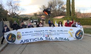 Miembros de Jusapol protestan ante el chalé de Iglesias y Montero