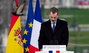11/03/2020.-  Felipe VI durante el homenaje a las víctimas del terrorismo en París (Francia). / EFE - IAN LANGSDON