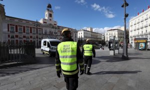 16/03/2020.- Miembros de la UME en la Plaza de Sol en Madrid por el estado de alerta en el país. / EFE - KIKO HUESCA
