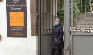 Los trabajadores de la residencia con 11 fallecidos de Madrid se enteran de las muertes por la televisión