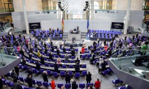 El Bundestag (cámara baja del Parlamento alemán), en el pleno extraordinario celebrado este miércoles para tomar medidas de emergencia ante la pandemia del coronavirus. EFE/EPA/OMER MESSINGER
