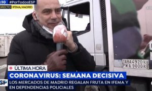 Críticas a Nacho Abad, reportero de Susanna Griso, por colarse en un almacén del hospital del IFEMA tosiendo y tocando cosas