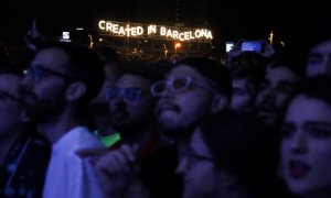 Públic d'un dels concerts del Primavera Sound 2019, amb un cartell lluminós al fons amb la inscripció 'Made in Barcelona'.ACN