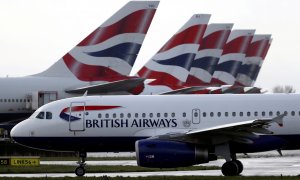 Aviones de British Airways, una de las aerolíneas del holding IAG,en el aeropuerto de Heathrow. REUTERS/Simon Dawson