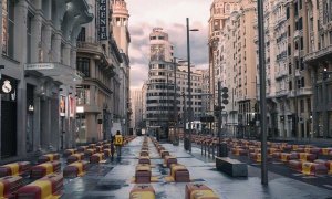 Vox manipula una foto para llenar la Gran Vía de Madrid de ataúdes