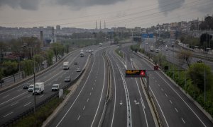 Autopista propera a Barcelona gairebé buida durant el confinament. EUROPA PRESS / DAVID ZORRAKINO