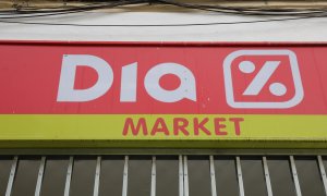 Logo de Dia en uno de sus supermercados en Madrid. E.P./Marta Fernández