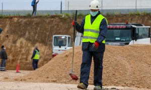 Obreros trabajando durante el estado de alarma. E.P./Iván Terrón