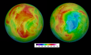 Concentración de ozono sobre el Ártico en 2019 (izquierda) y 2020 el mismo día (8 de abril), según la escala de color representada./NASA