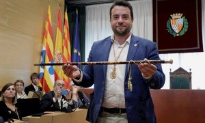 El exalcalde de Badalona Àlex Pastor (PSC) en su toma de posesión el año pasado./  Susanna Saéz (EFE)