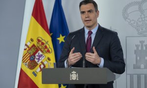 El presidente del gobierno, Pedro Sánchez, durante la rueda de prensa telemática ofrecida tras el Consejo de Ministros en el que se ha acordado el plan de desescalada del estado de alarma por la pandemia del coronavirus. MONCLOA