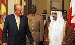 Don Juan Carlos y el príncipe heredero de Bahrein. ATLAS / EFE