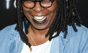 Whoopi Goldberg saca a Merlos en su programa (y le llama Merolos)