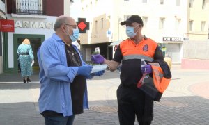 Cruz Roja y Protección Civil reparten mascarillas en Mérida