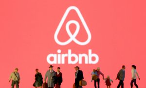 El logo de Airbnb | Reuters